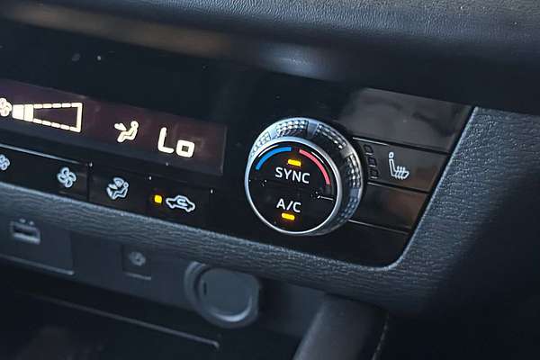 2023 Mitsubishi Outlander LS Black Edition ZM