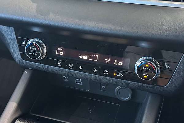 2023 Mitsubishi Outlander LS Black Edition ZM