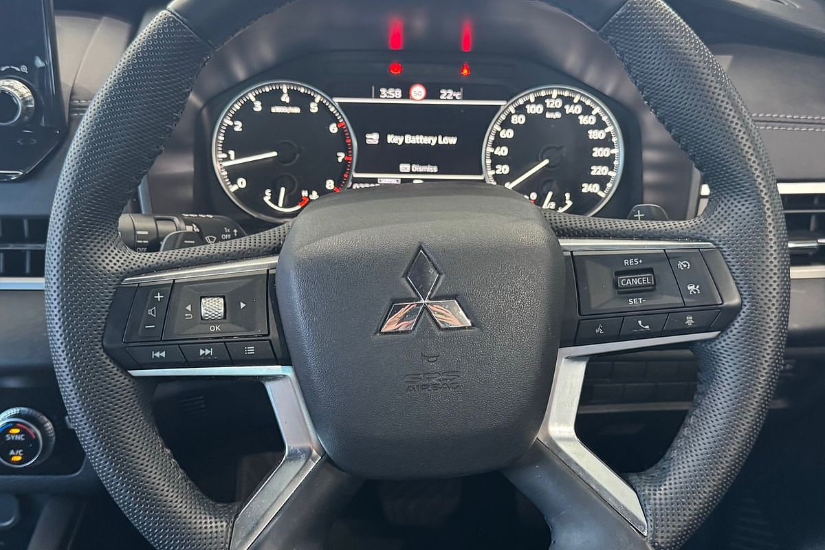 2023 Mitsubishi Outlander LS Black Edition ZM