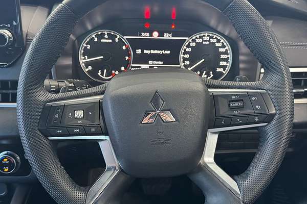 2023 Mitsubishi Outlander LS Black Edition ZM
