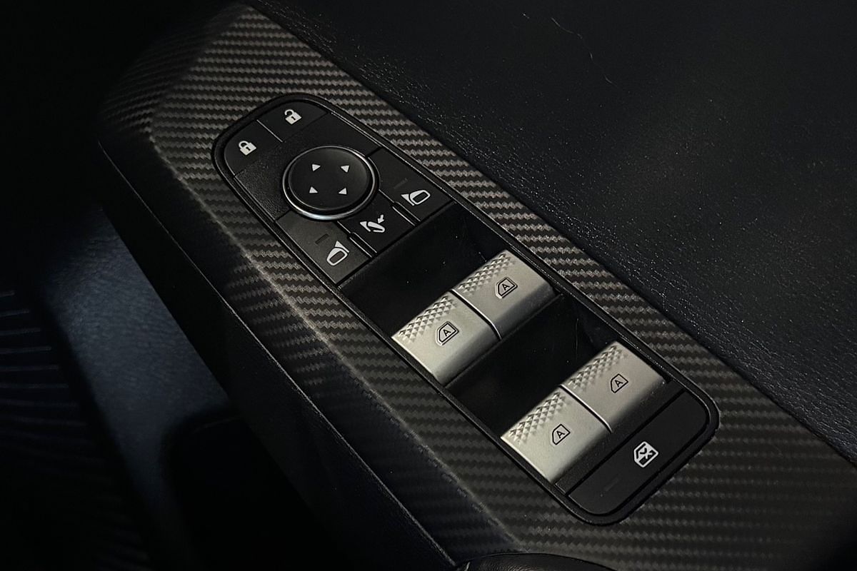 2023 Mitsubishi Outlander LS Black Edition ZM