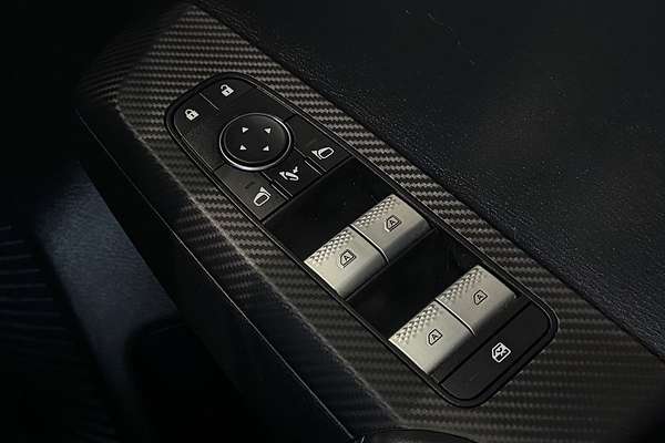 2023 Mitsubishi Outlander LS Black Edition ZM