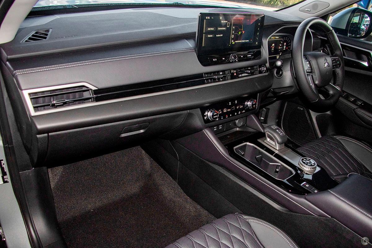 2025 Mitsubishi Outlander Exceed ZM