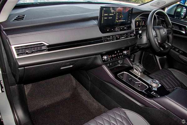 2025 Mitsubishi Outlander Exceed ZM