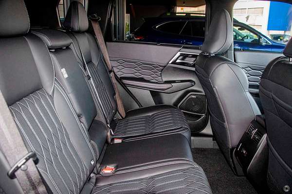 2025 Mitsubishi Outlander Exceed ZM