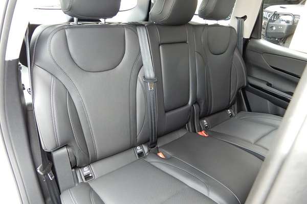 2025 Mahindra XUV700 AX7L