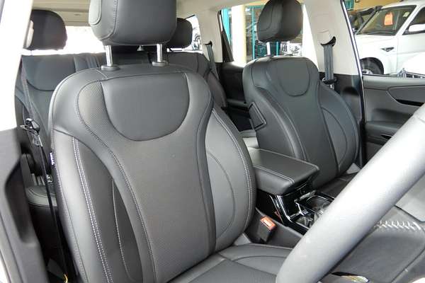 2025 Mahindra XUV700 AX7L