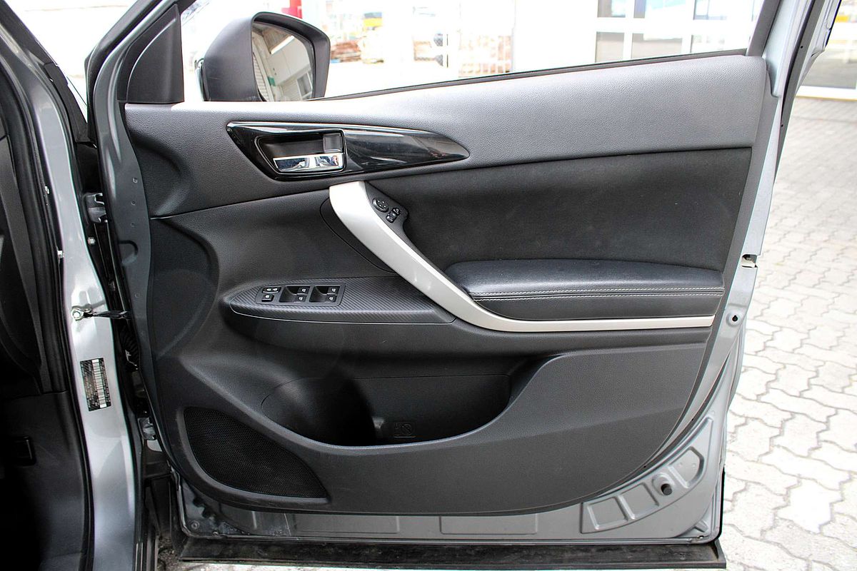 2020 Mitsubishi Eclipse Cross Black Edition YA