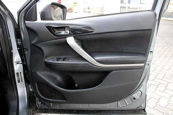 2020 Mitsubishi Eclipse Cross Black Edition YA