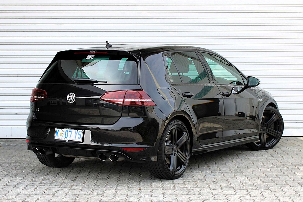 2017 Volkswagen Golf R 7
