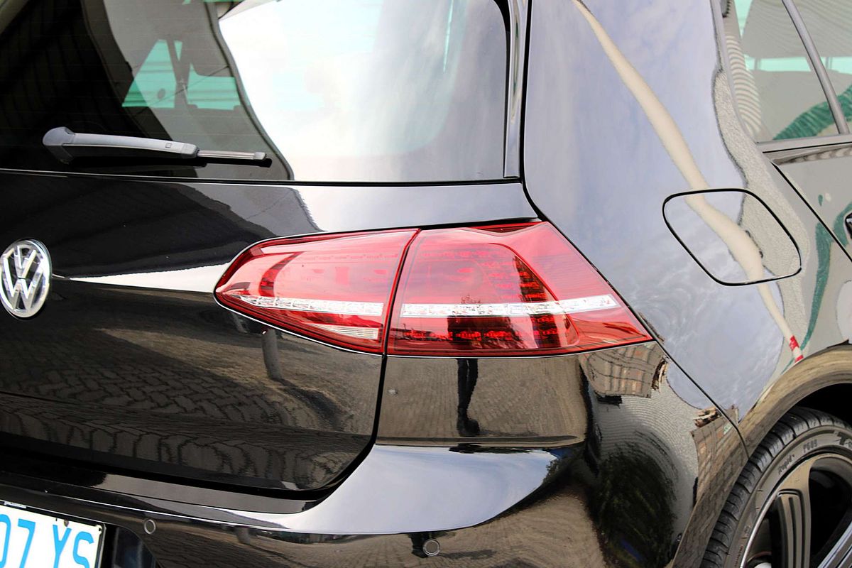 2017 Volkswagen Golf R 7