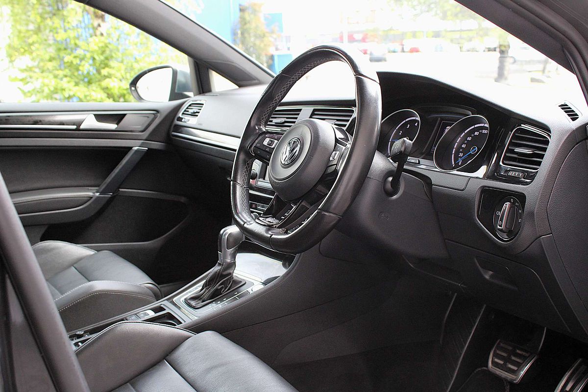 2017 Volkswagen Golf R 7