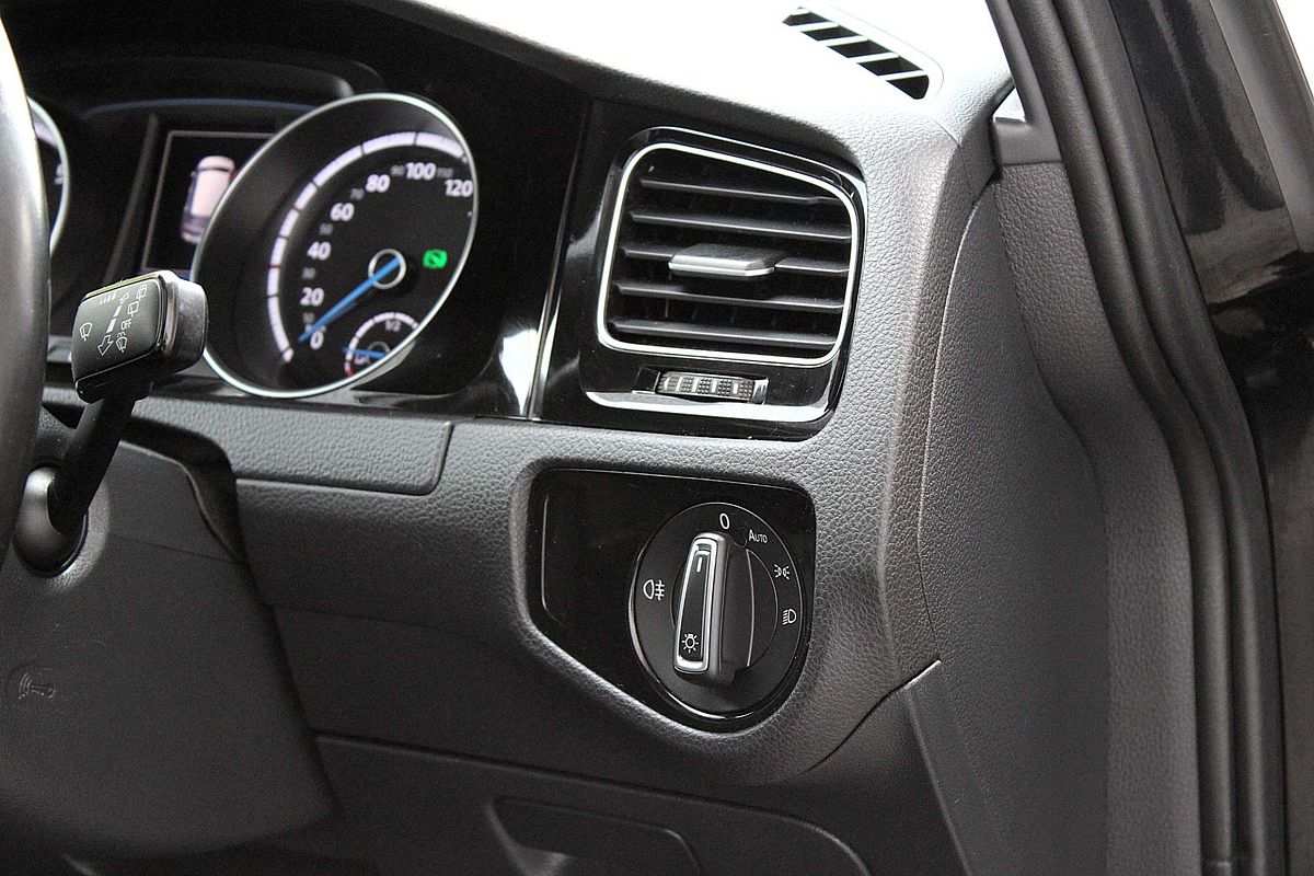 2017 Volkswagen Golf R 7