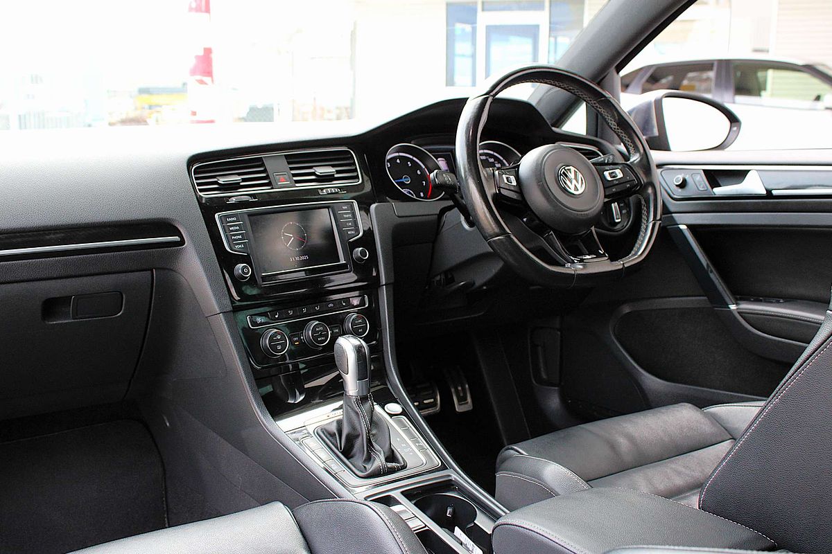 2017 Volkswagen Golf R 7