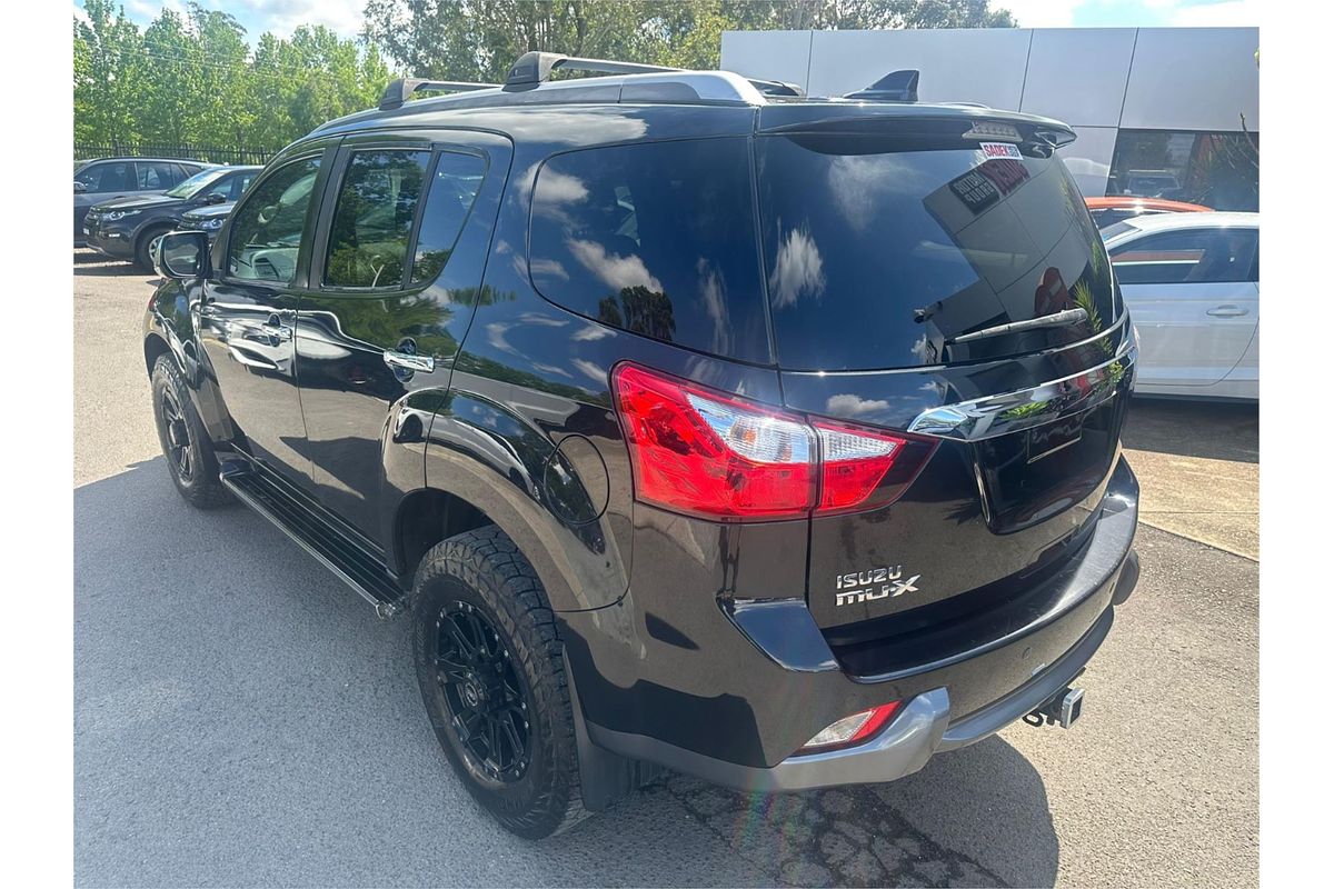2017 Isuzu MU-X LS-T