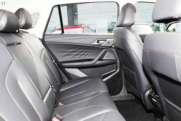 2024 MG HS Excite AS33