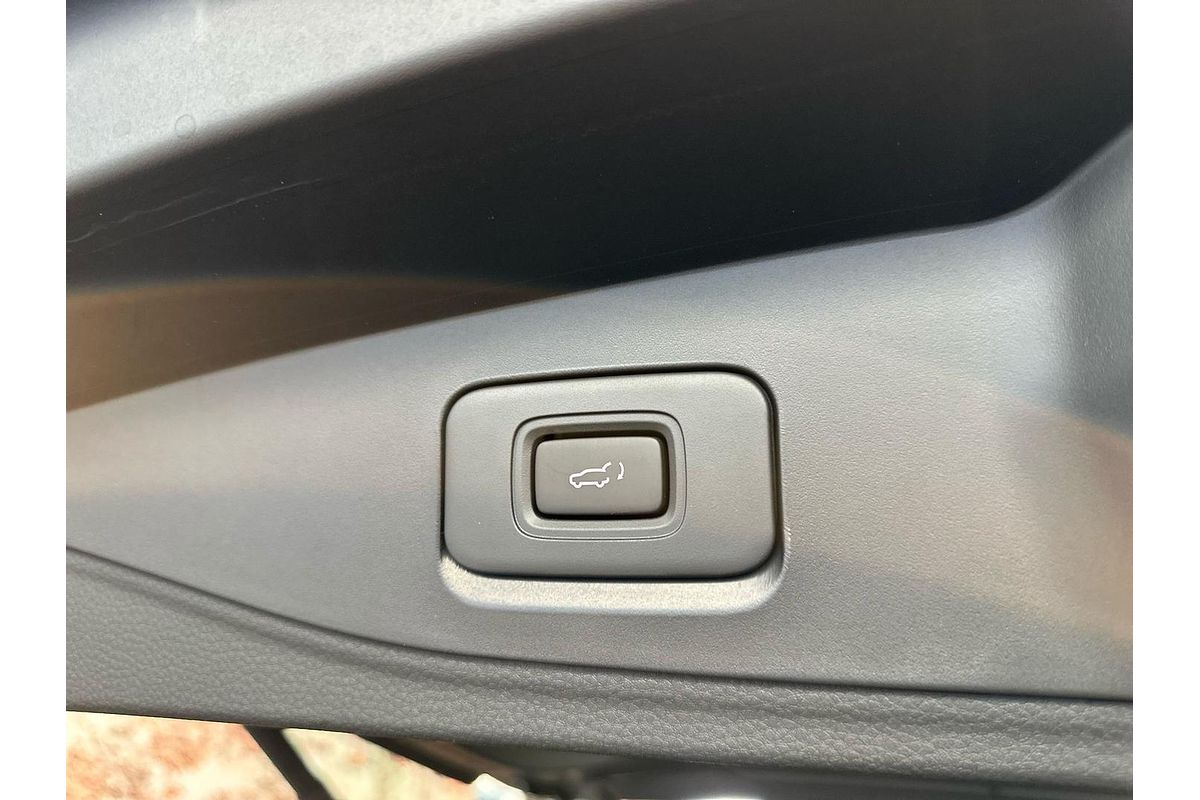 2025 Isuzu MU-X LS-U