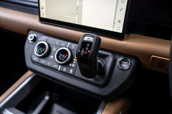 2025 Land Rover Defender 110 P400 X-Dynamic HSE L663