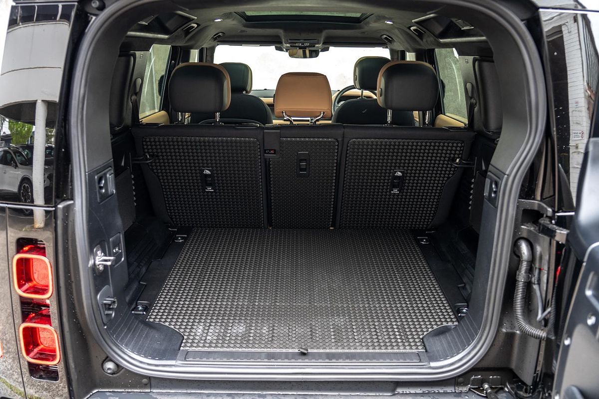 2025 Land Rover Defender 110 P400 X-Dynamic HSE L663