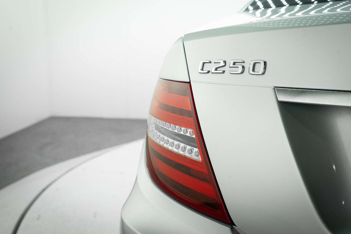 2011 Mercedes-Benz C-Class C250 BlueEFFICIENCY Elegance W204