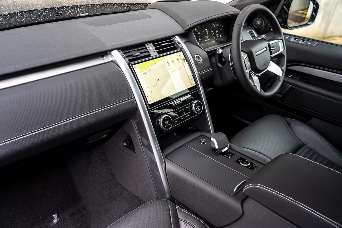 2025 Land Rover Discovery D350 Dynamic SE Series 5