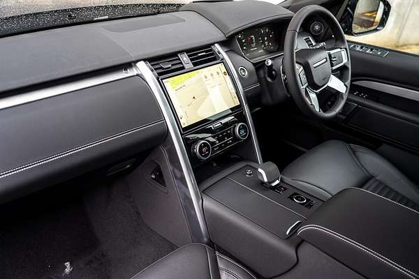 2025 Land Rover Discovery D350 Dynamic SE Series 5