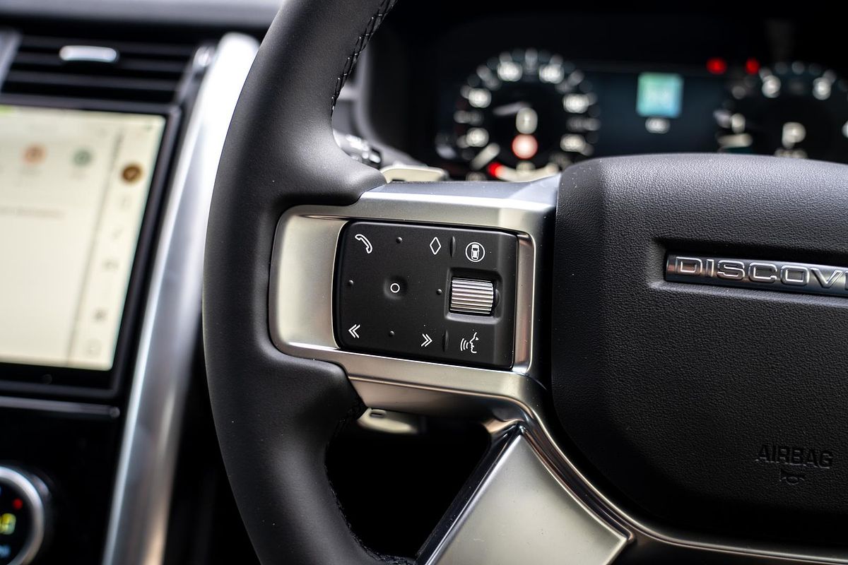 2025 Land Rover Discovery D350 Dynamic SE Series 5