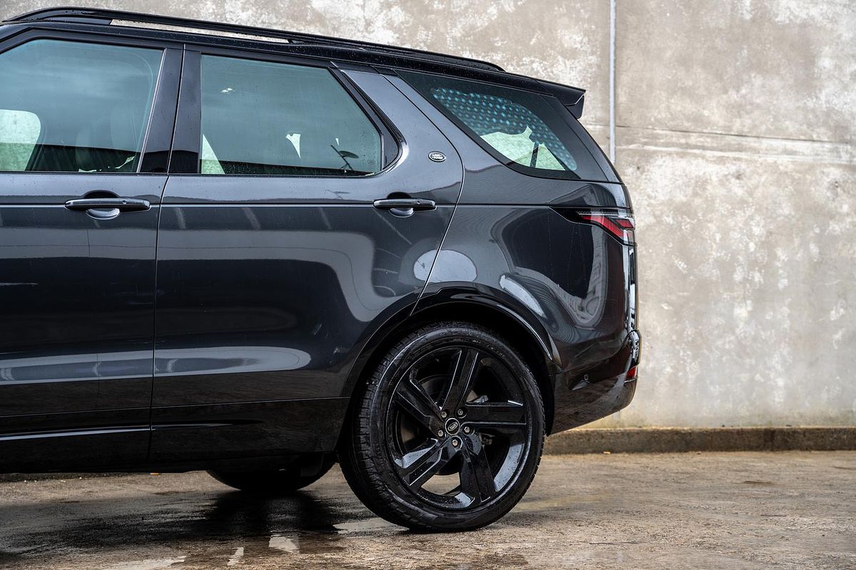 2025 Land Rover Discovery D350 Dynamic SE Series 5