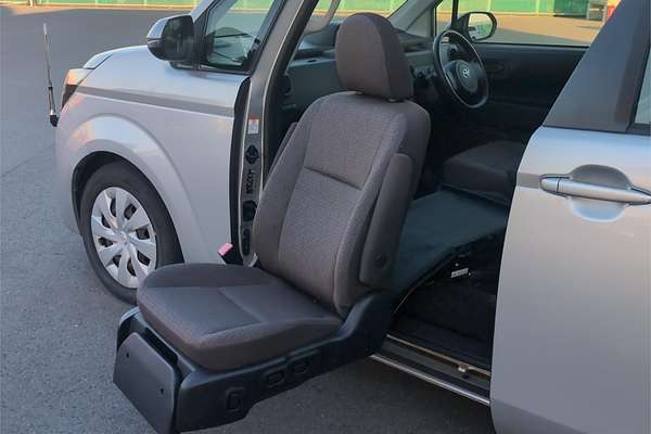 2016 Toyota Spade X Welcab