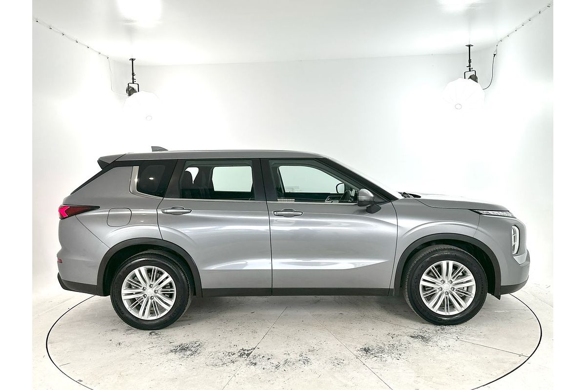 2022 Mitsubishi Outlander ES ZM