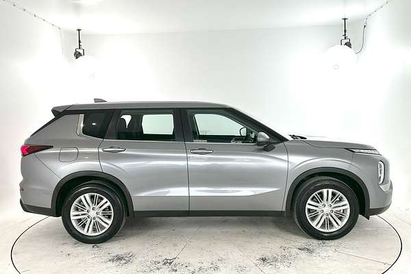 2022 Mitsubishi Outlander ES ZM