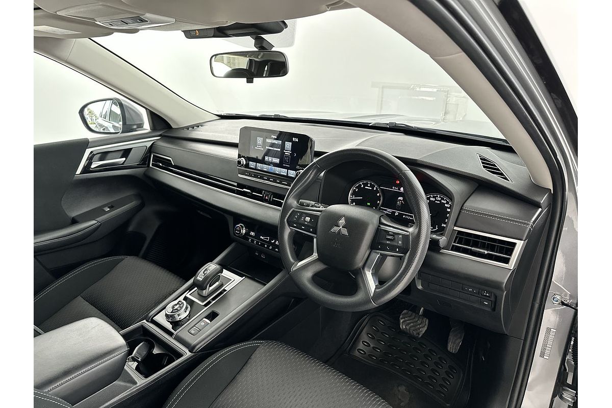 2022 Mitsubishi Outlander ES ZM