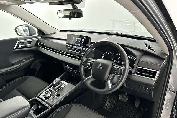 2022 Mitsubishi Outlander ES ZM