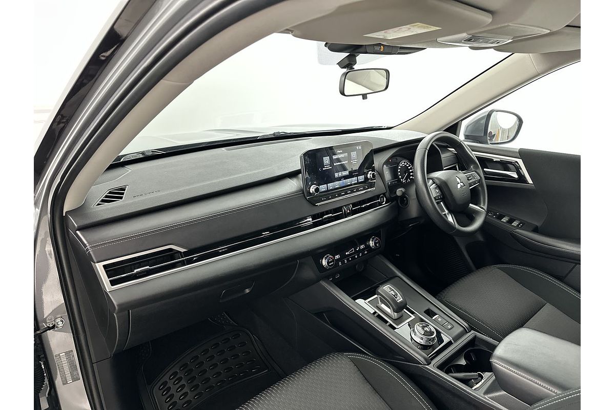 2022 Mitsubishi Outlander ES ZM