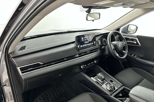 2022 Mitsubishi Outlander ES ZM