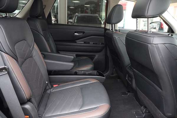 2023 Nissan Pathfinder Ti-L R53