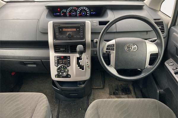 2012 Toyota Voxy XL Edition Welcab