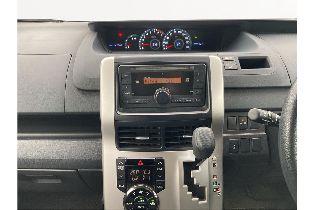 2012 Toyota Voxy XL Edition Welcab