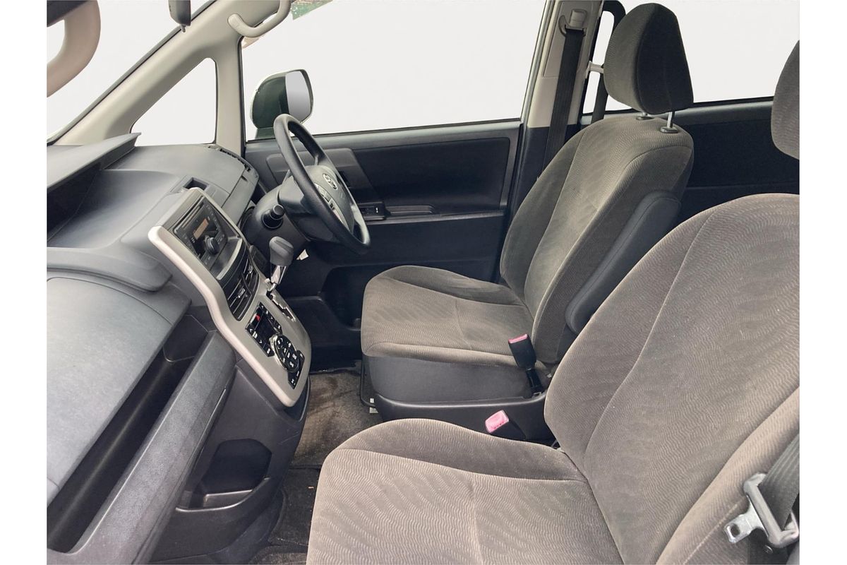 2012 Toyota Voxy XL Edition Welcab
