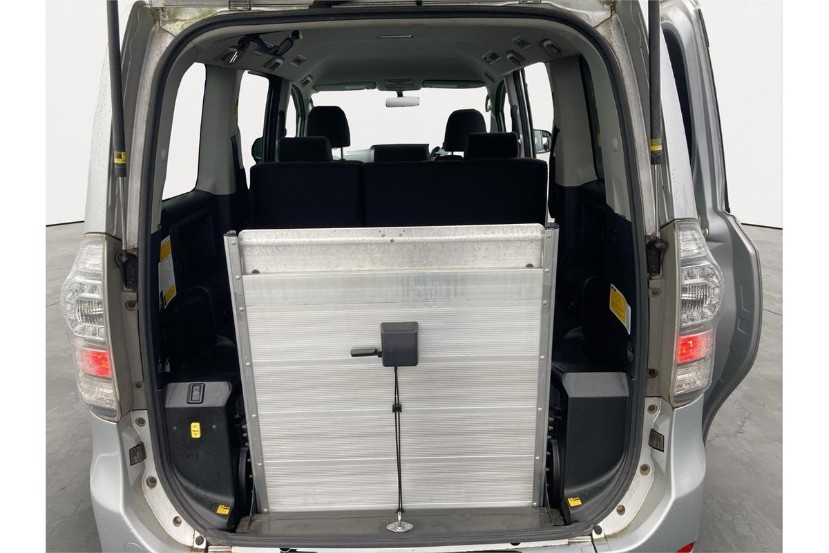 2012 Toyota Voxy XL Edition Welcab