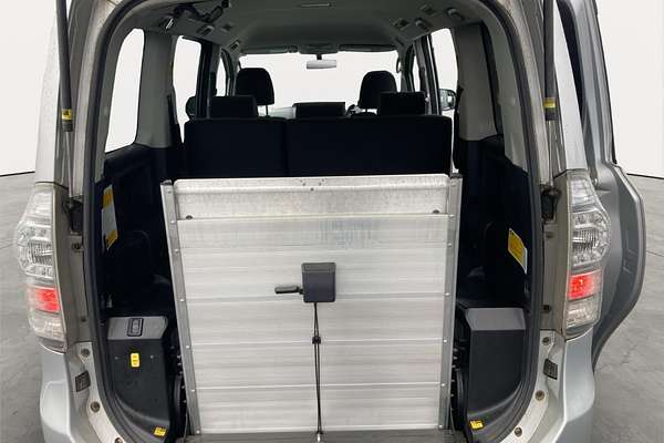 2012 Toyota Voxy XL Edition Welcab