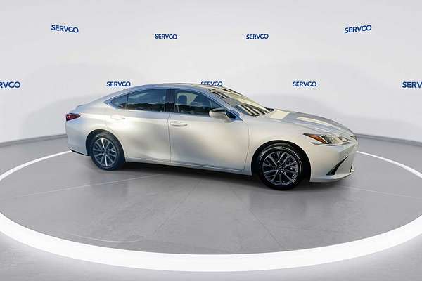 2025 Lexus ES