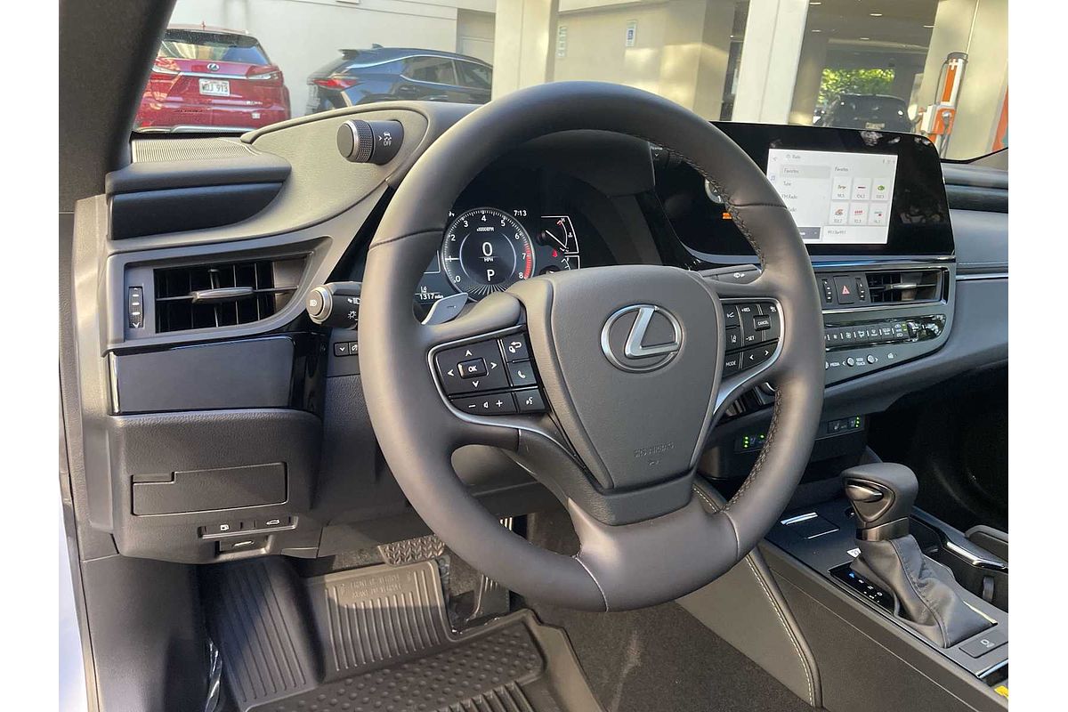 2025 Lexus ES