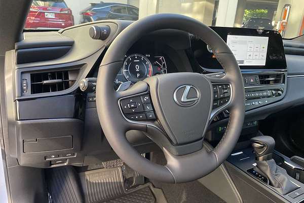 2025 Lexus ES
