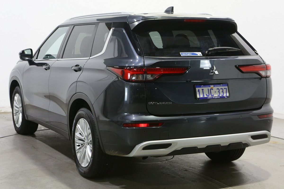 2024 Mitsubishi Outlander LS ZM