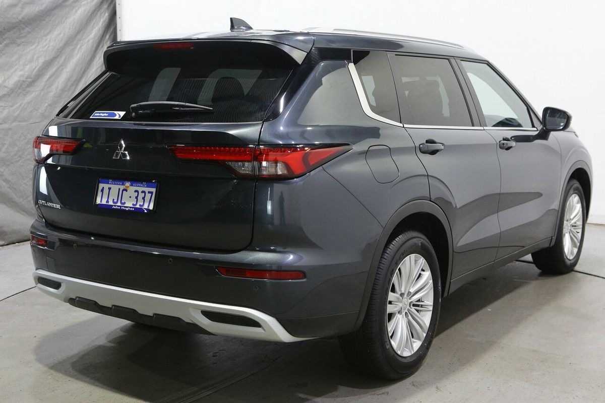 2024 Mitsubishi Outlander LS ZM