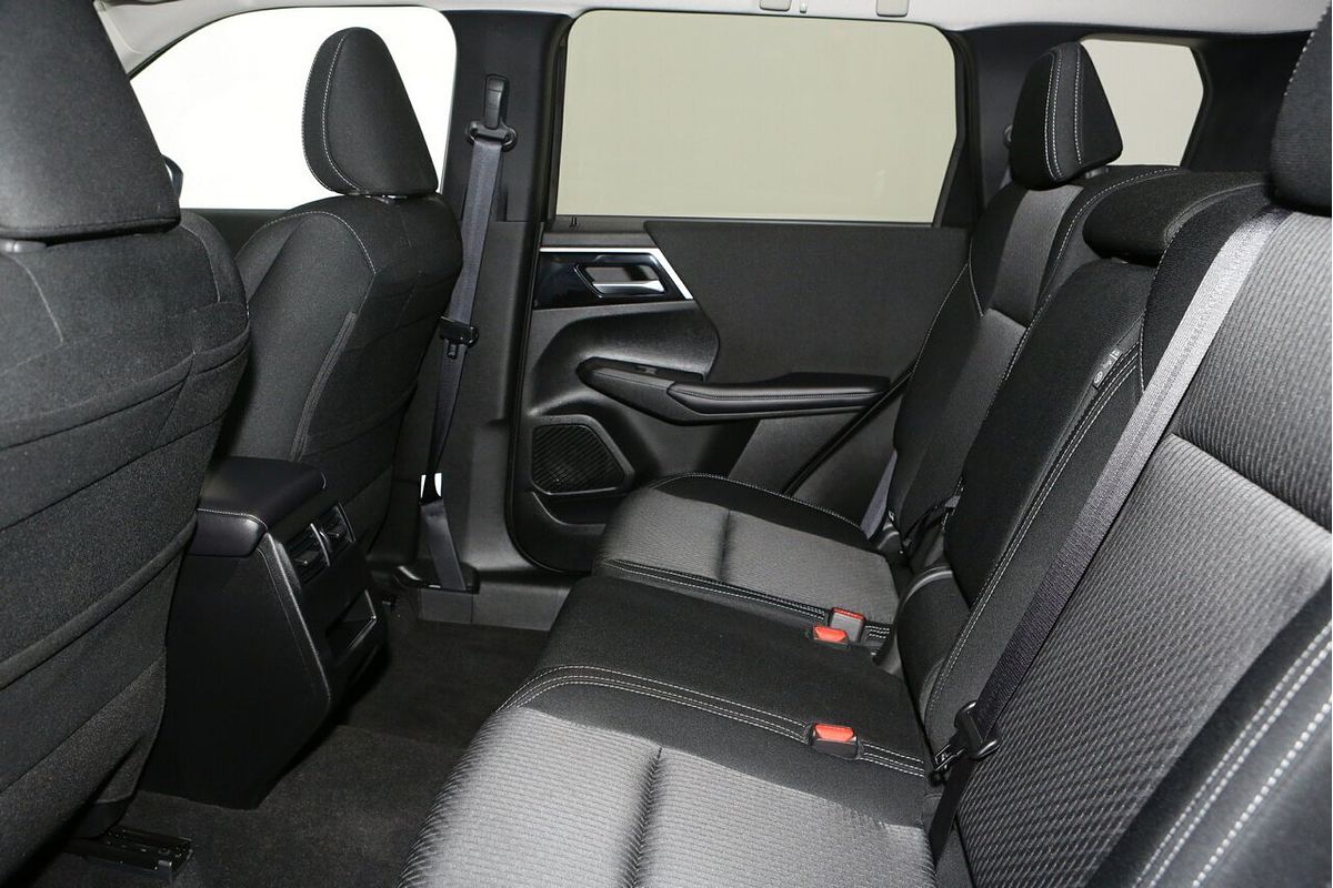 2024 Mitsubishi Outlander LS ZM