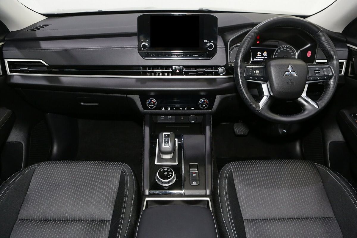 2024 Mitsubishi Outlander LS ZM