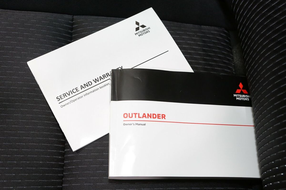 2024 Mitsubishi Outlander LS ZM