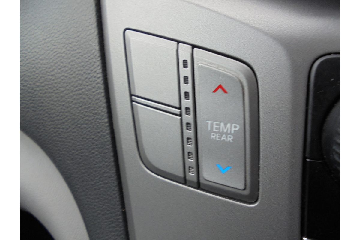 2017 Hyundai iMax TQ3-W Series II